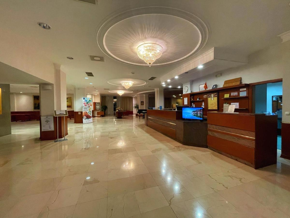 Hotel Metropol - Metropol Lake Resort Lagadin Extérieur photo
