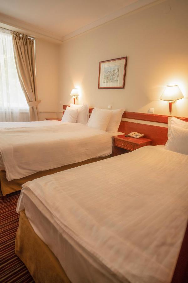 Hotel Metropol - Metropol Lake Resort Lagadin Extérieur photo