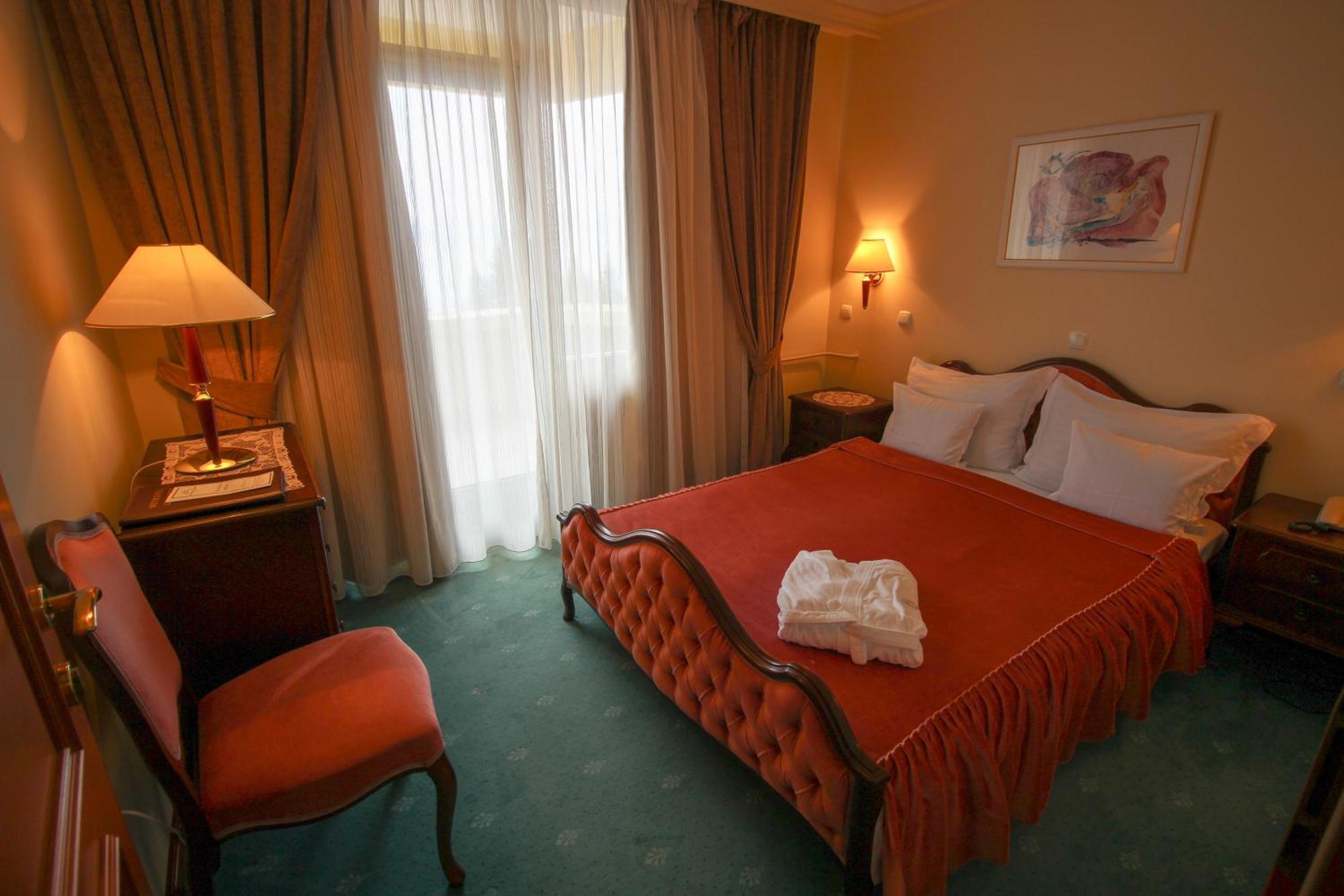 Hotel Metropol - Metropol Lake Resort Lagadin Extérieur photo