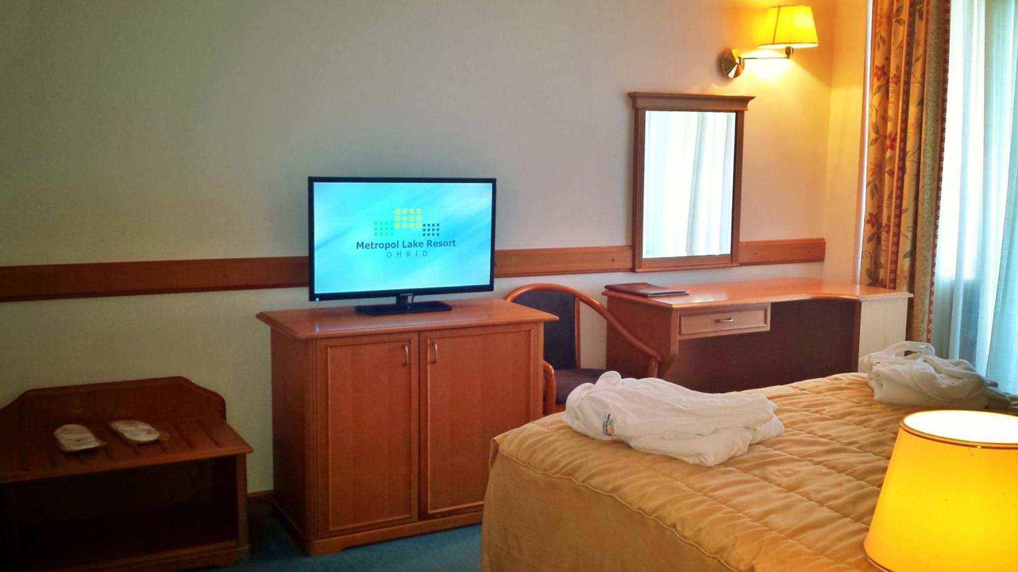 Hotel Metropol - Metropol Lake Resort Lagadin Extérieur photo