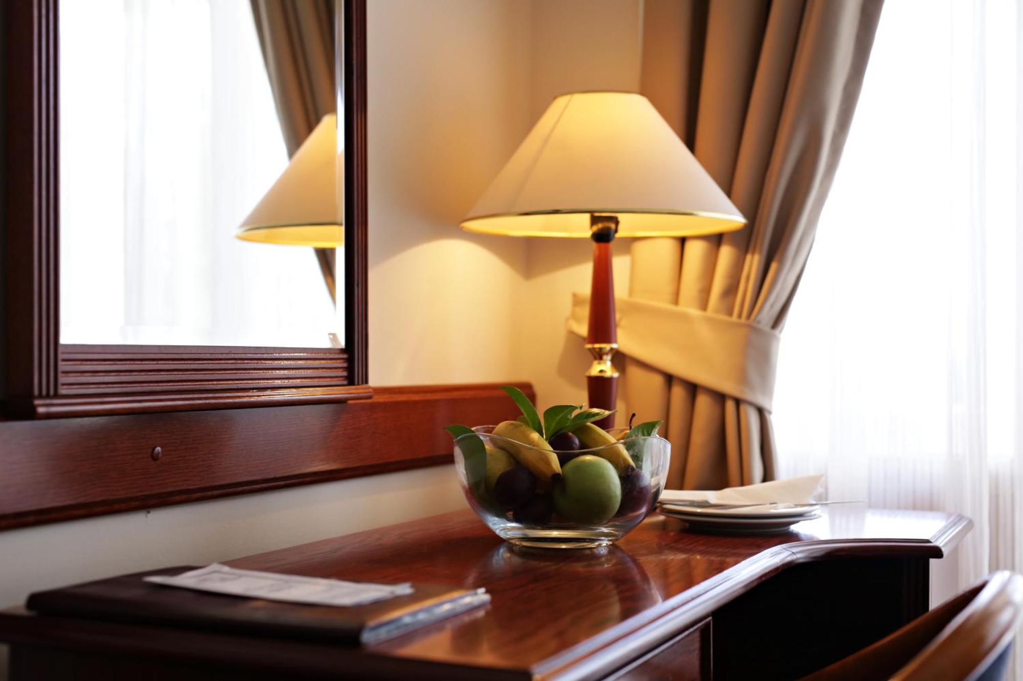 Hotel Metropol - Metropol Lake Resort Lagadin Extérieur photo