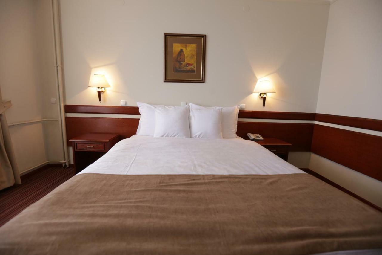 Hotel Metropol - Metropol Lake Resort Lagadin Extérieur photo